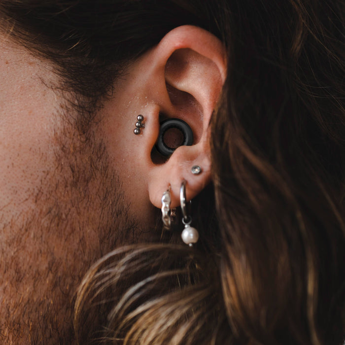 ZEN שחור באוזן